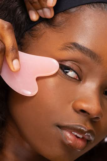 Brushworks Rose Resin Roller & Gua Sha - Image 4